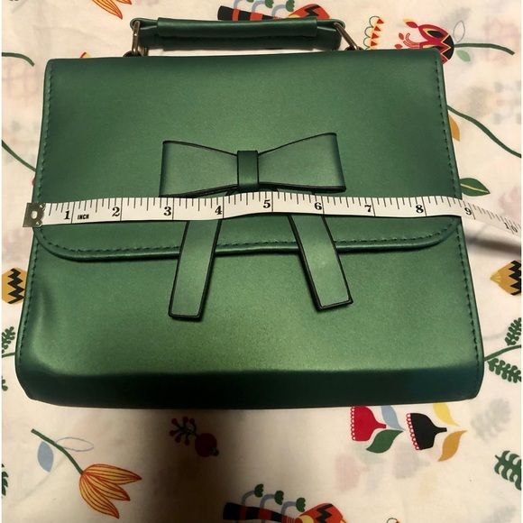 Small green handbag with bow detail.  Excellent condition. - Picture 2 of 5